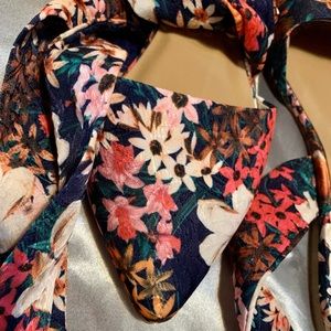 New City Classified Ankle Wrap Floral Sandle (6.5)